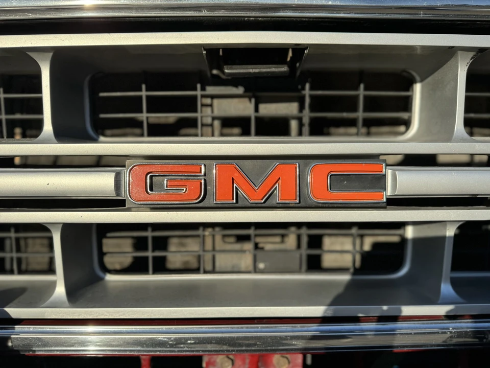 1975 GMC Suburban 7th Gen - Image 30 of 31