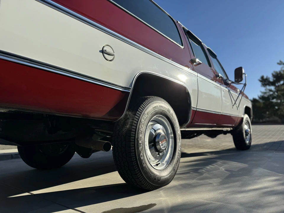 1975 GMC Suburban 7th Gen - Image 18 of 31