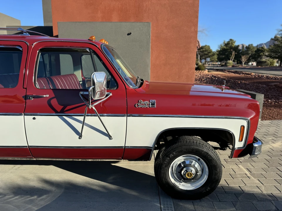 1975 GMC Suburban 7th Gen - Image 15 of 31