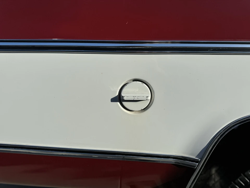 1975 GMC Suburban 7th Gen - Image 29 of 31