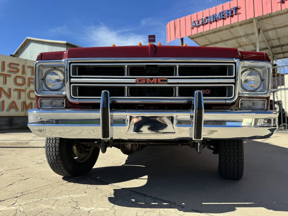 1975 GMC Suburban 7th Gen - Image 19 of 31