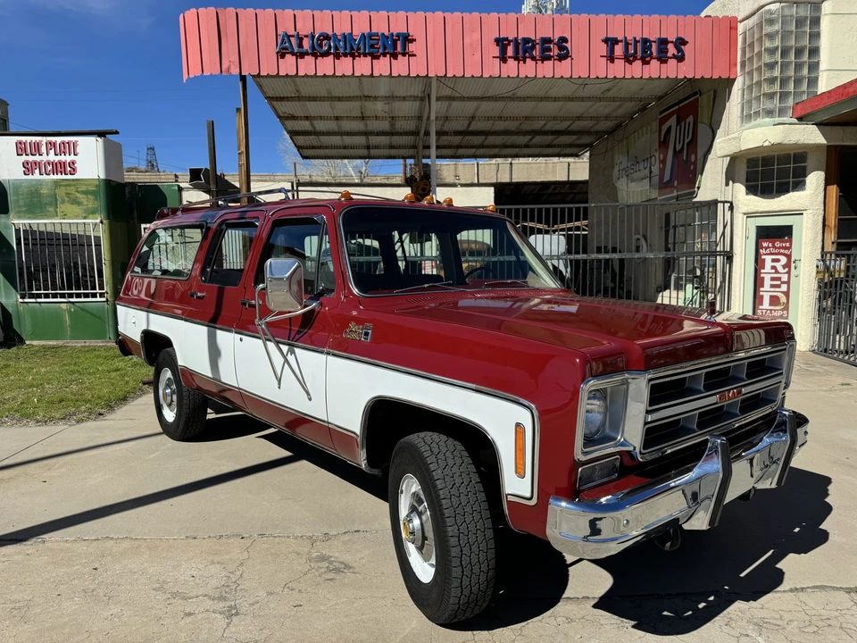 1975 GMC Suburban 7th Gen - Image 4 of 31