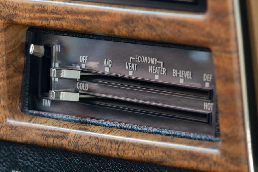 1975 GMC Suburban 7th Gen - Image 22 of 31