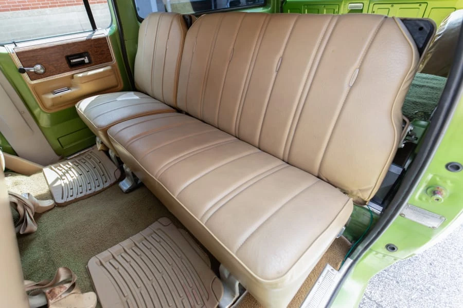 1975 GMC Suburban 7th Gen - Image 23 of 31