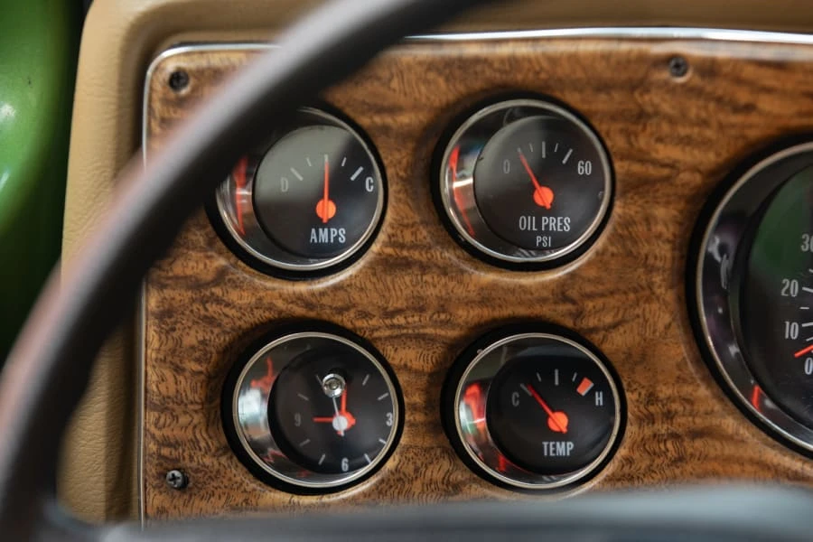 1975 GMC Suburban 7th Gen - Image 21 of 31