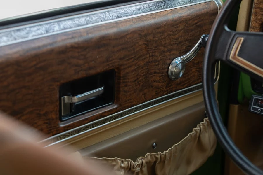 1975 GMC Suburban 7th Gen - Image 24 of 31