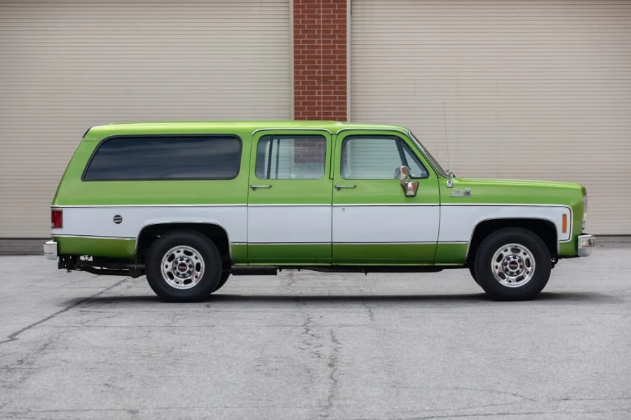 1975 GMC Suburban 7th Gen - Image 16 of 31