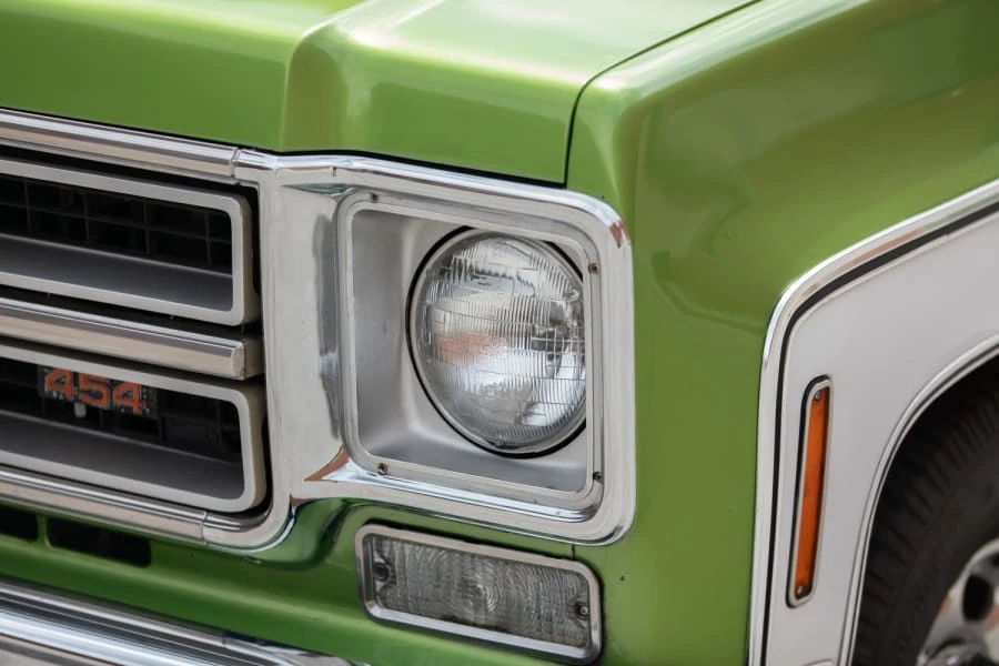 1975 GMC Suburban 7th Gen - Image 9 of 31