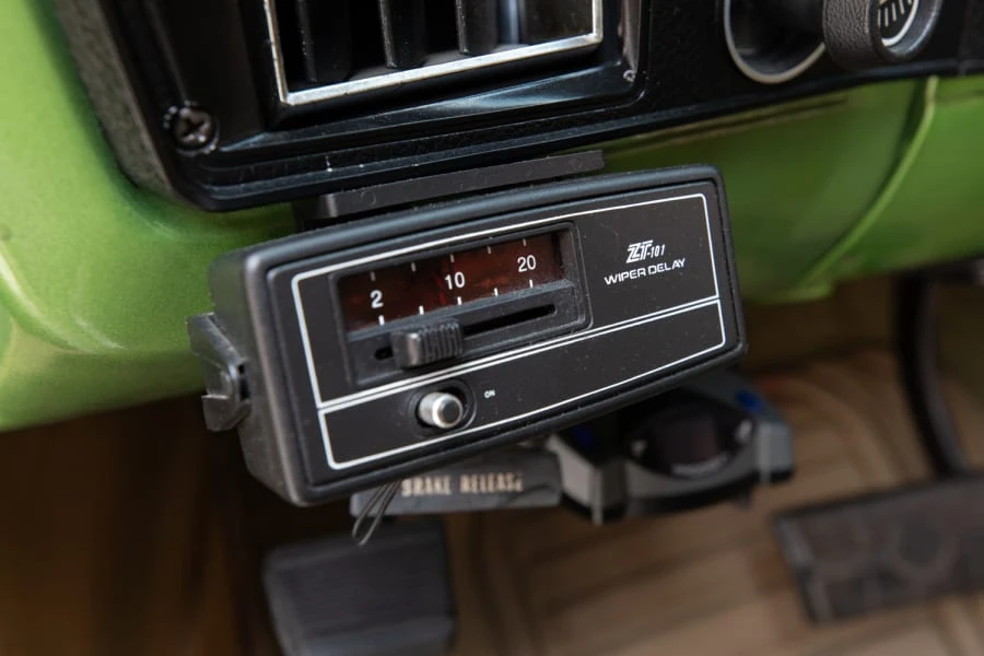 1975 GMC Suburban 7th Gen - Image 27 of 31