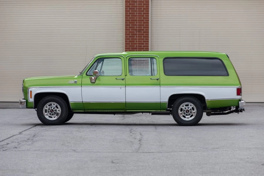 1975 GMC Suburban 7th Gen - Image 2 of 31