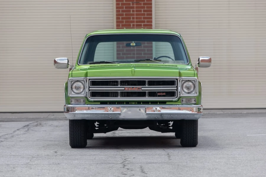1975 GMC Suburban 7th Gen - Image 4 of 31