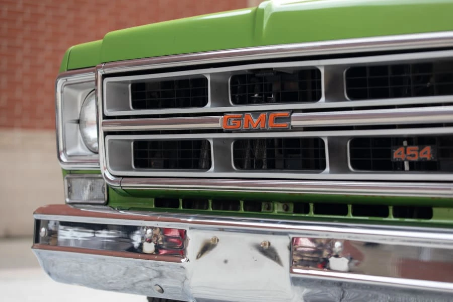 1975 GMC Suburban 7th Gen - Image 7 of 31