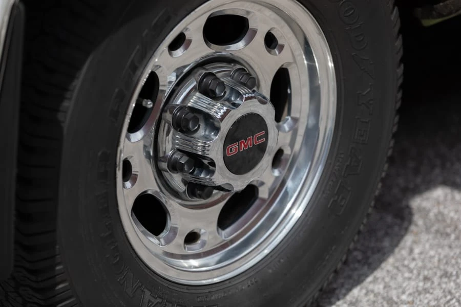 1975 GMC Suburban 7th Gen - Image 11 of 31