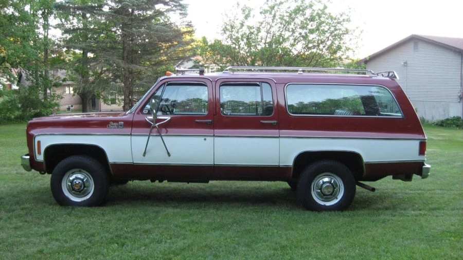 1975 GMC Suburban 7th Gen - Image 2 of 9
