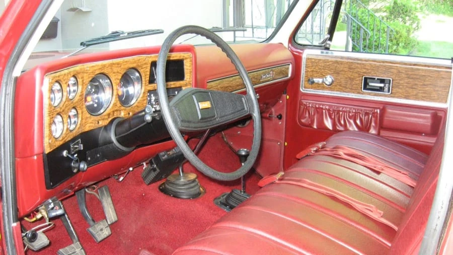 1975 GMC Suburban 7th Gen - Image 5 of 9