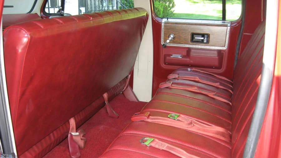 1975 GMC Suburban 7th Gen - Image 6 of 9