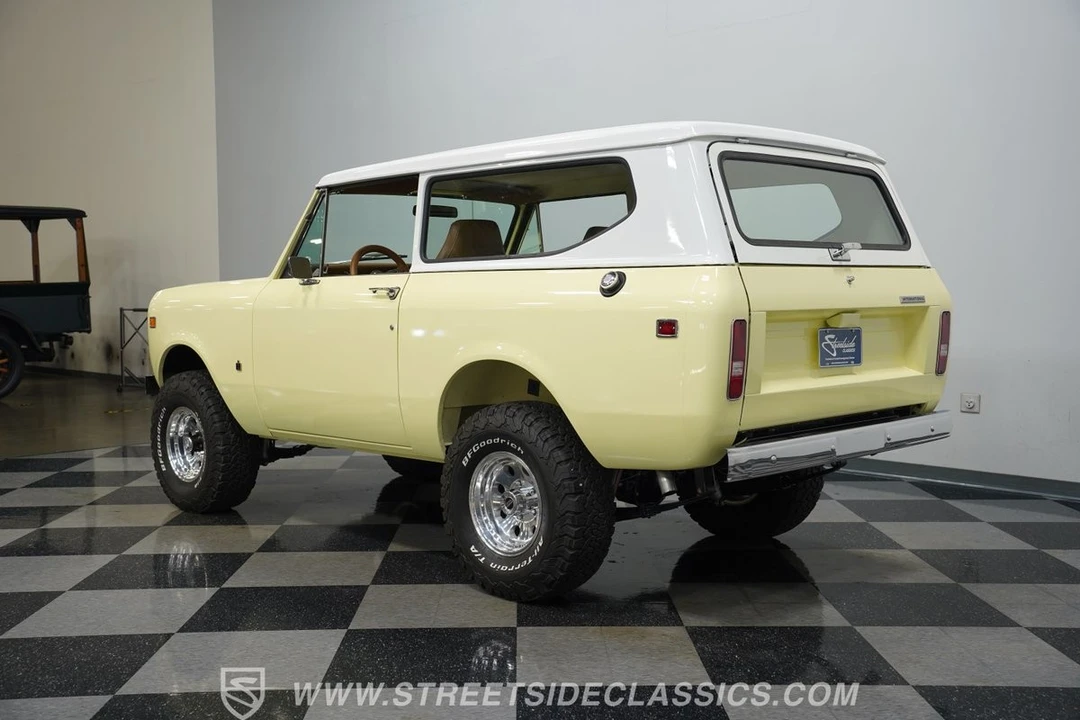 1975 International Harvester Travelall - Image 10 of 12