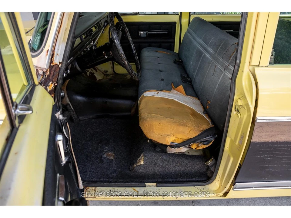 1975 International Harvester Travelall - Image 15 of 31