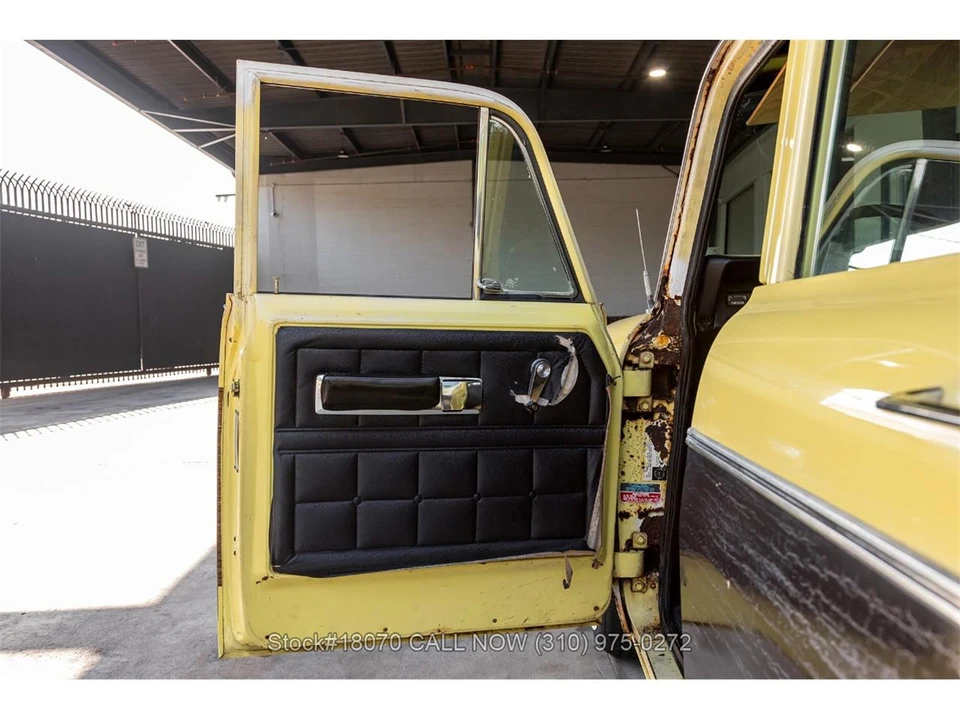 1975 International Harvester Travelall - Image 14 of 31