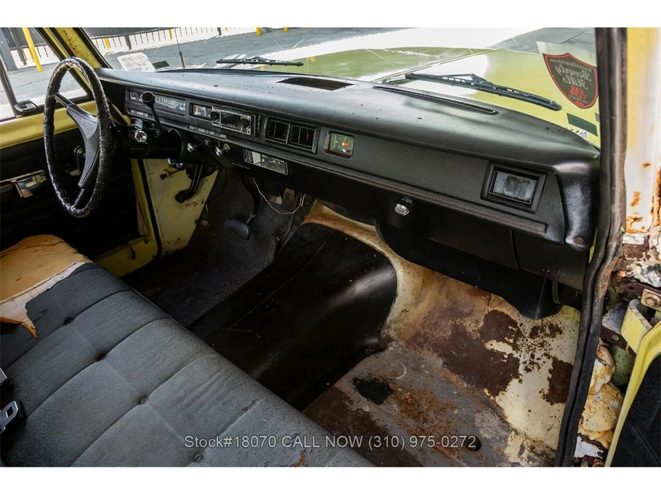 1975 International Harvester Travelall - Image 24 of 31