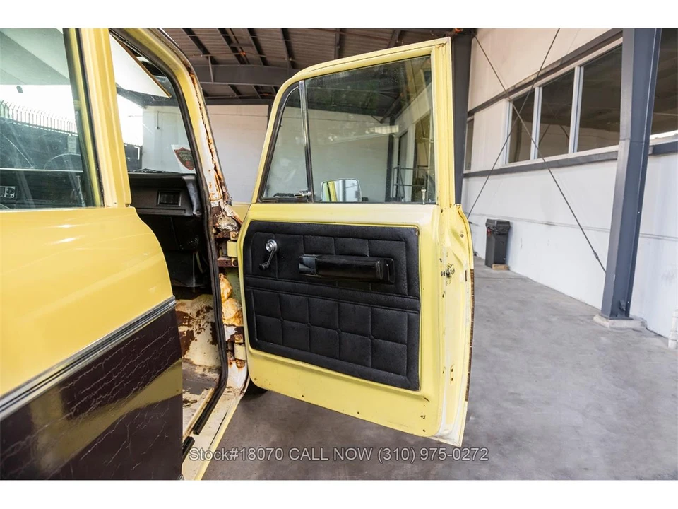 1975 International Harvester Travelall - Image 25 of 31