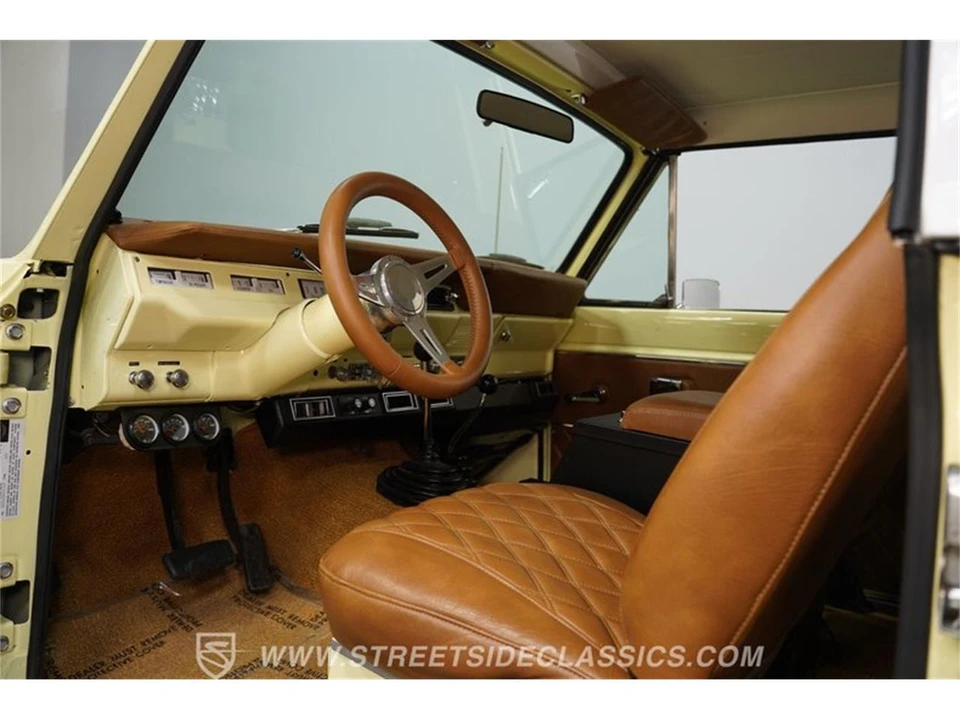 1975 International - Image 2 of 31