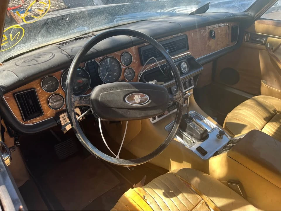 1975 Jaguar XJ Series 2 - Image 9 of 10