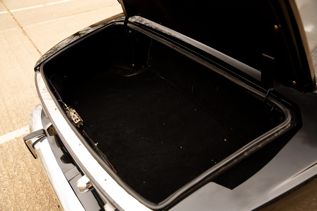 1975 Jensen Interceptor - Image 31 of 31