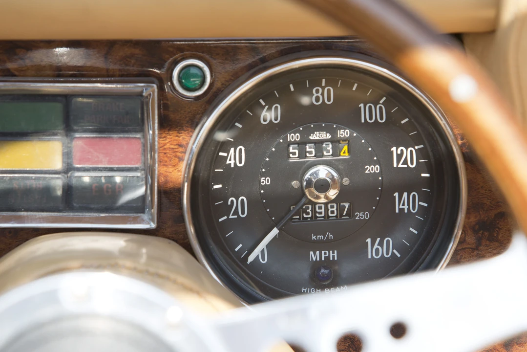 1975 Jensen Interceptor - Image 17 of 29