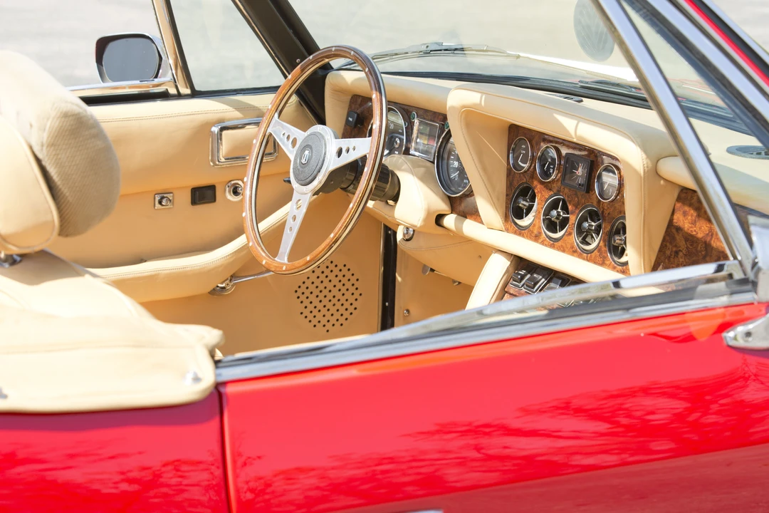 1975 Jensen Interceptor - Image 15 of 29