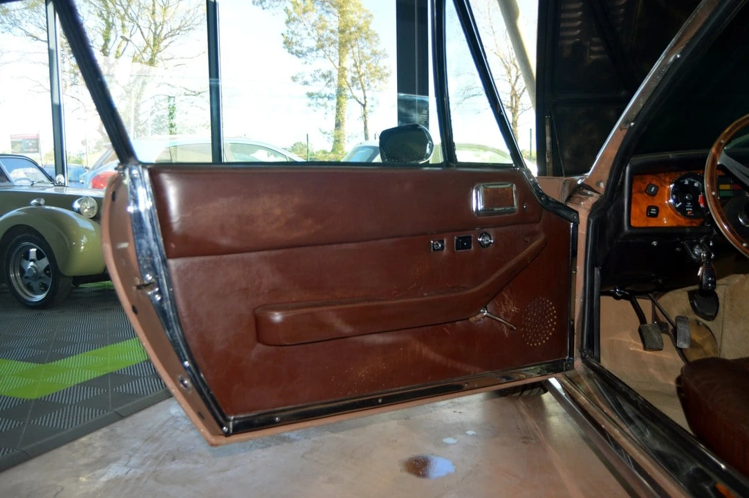 1975 Jensen Interceptor - Image 27 of 30