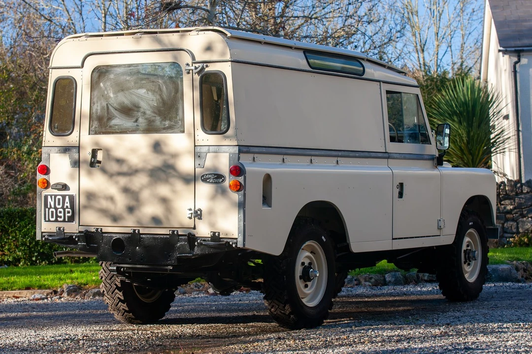 1975 Land Rover Series III 109 - Image 9 of 30