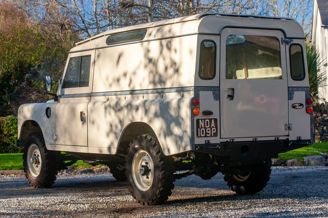 1975 Land Rover Series III 109 - Image 10 of 30