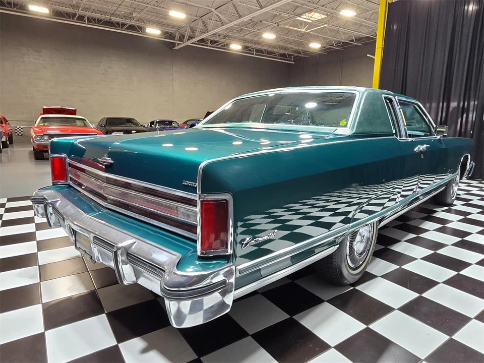 1975 Lincoln Continental 5th Gen - Image 18 of 31