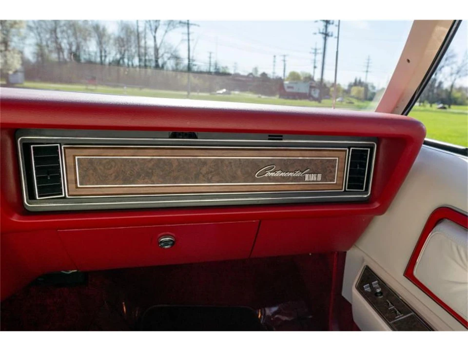 1975 Lincoln Continental 5th Gen - Image 28 of 31