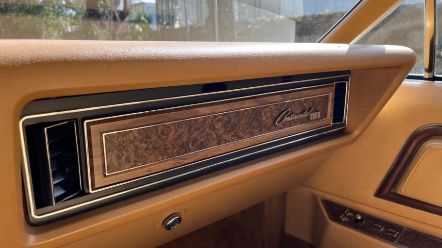 1975 Lincoln Continental Mark IV - Image 4 of 24