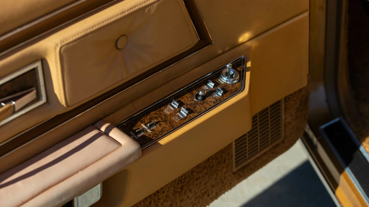 1975 Lincoln Continental Mark IV - Image 18 of 29