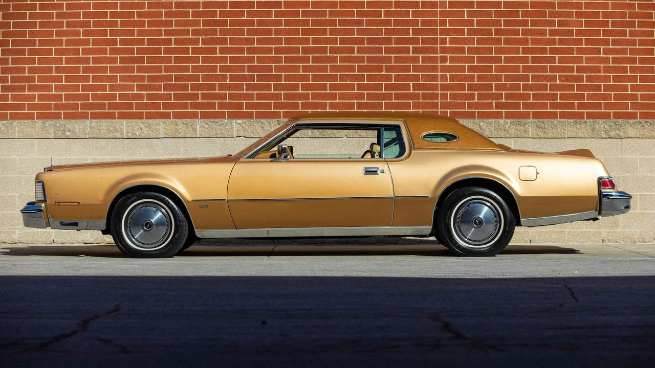 1975 Lincoln Continental Mark IV - Image 2 of 29