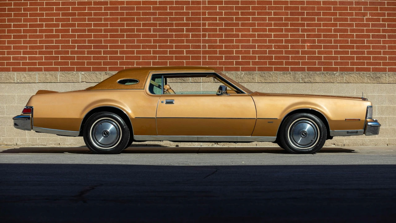 1975 Lincoln Continental Mark IV - Image 8 of 29