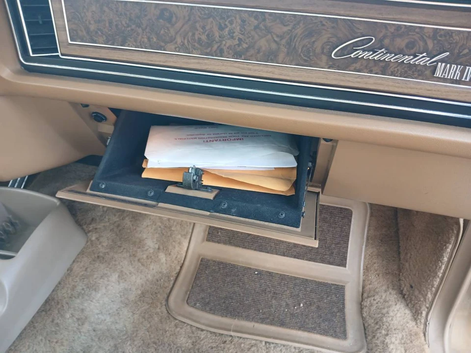 1975 Lincoln Continental Mark IV - Image 13 of 19