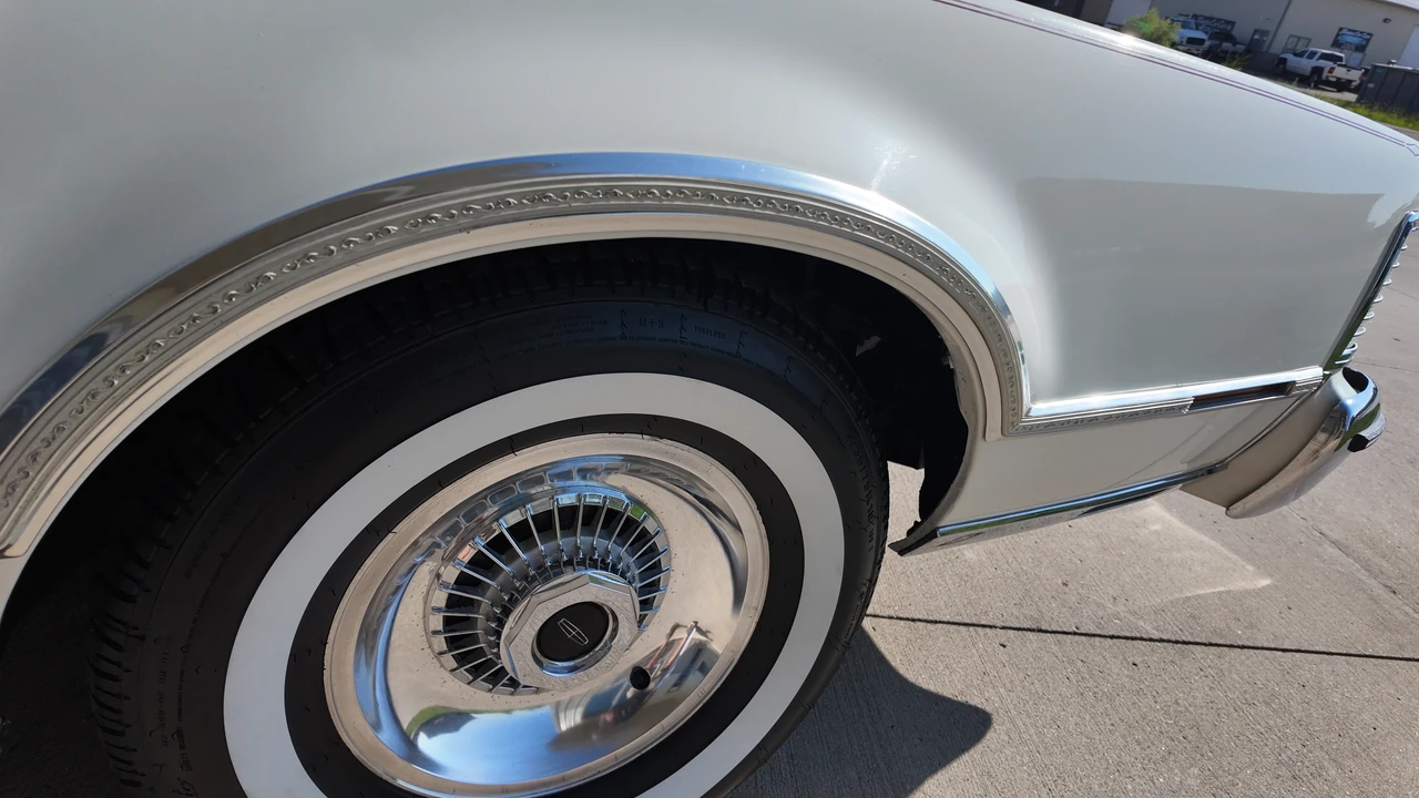 1975 Lincoln Continental 5th Gen - Image 30 of 31