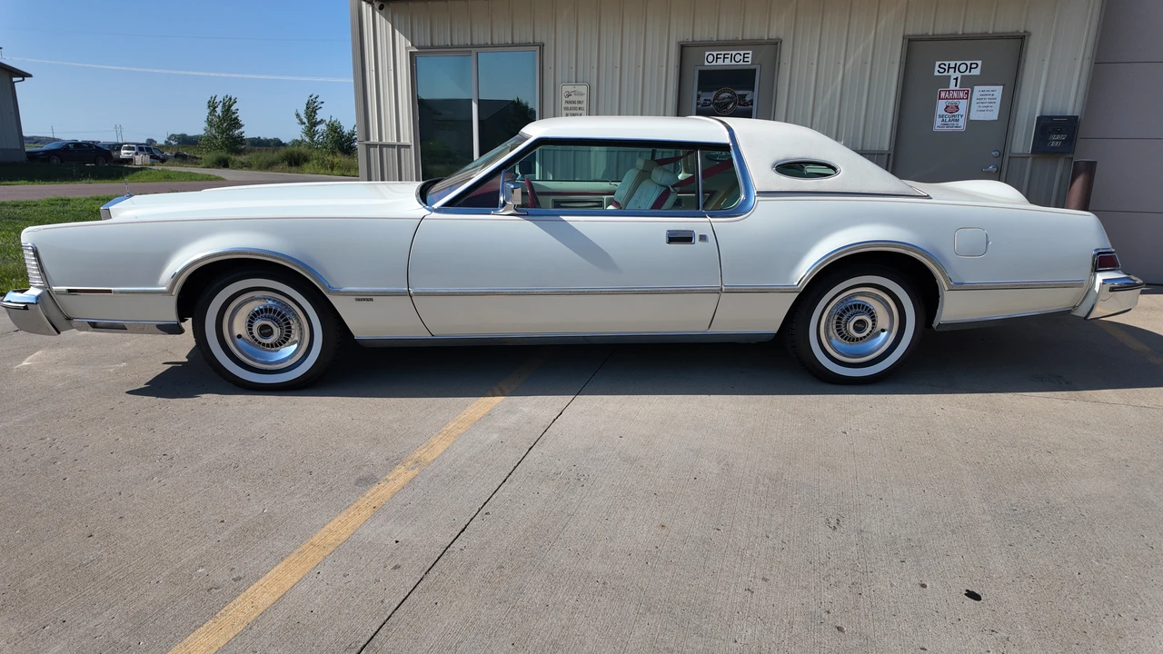 1975 Lincoln Continental 5th Gen - Image 5 of 31
