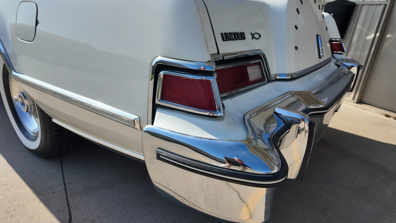 1975 Lincoln Continental 5th Gen - Image 18 of 31
