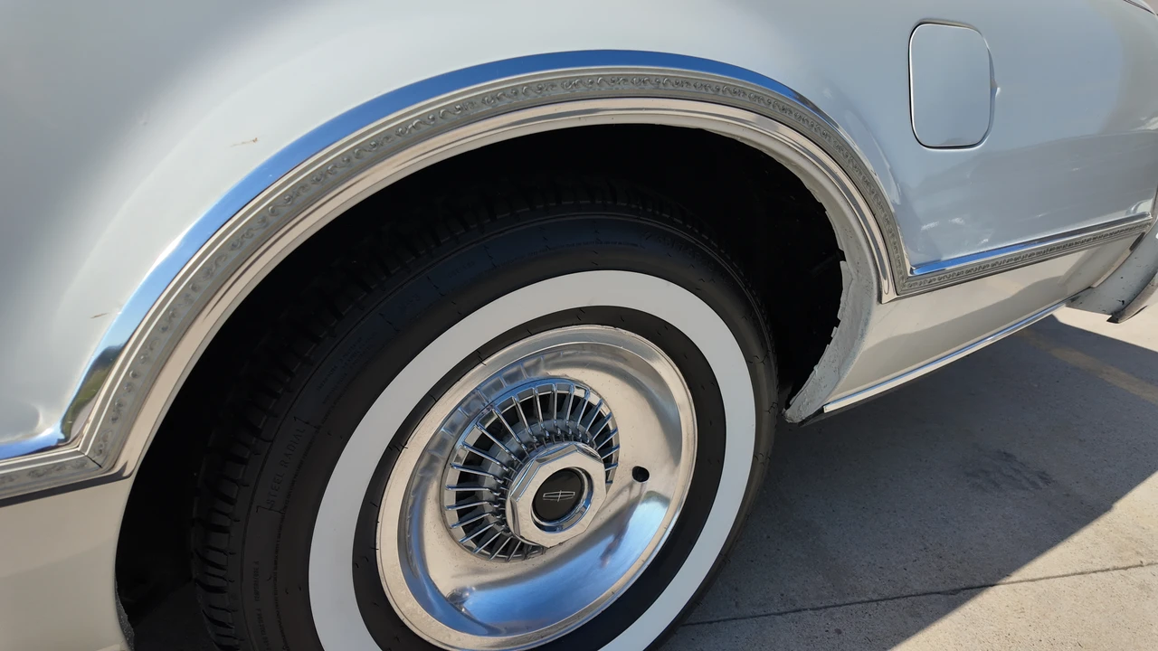 1975 Lincoln Continental 5th Gen - Image 17 of 31