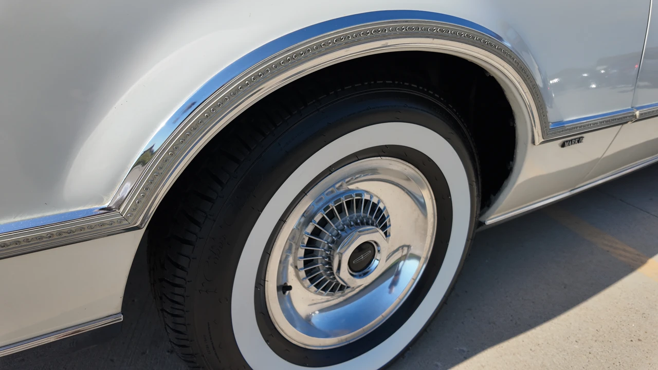 1975 Lincoln Continental 5th Gen - Image 13 of 31