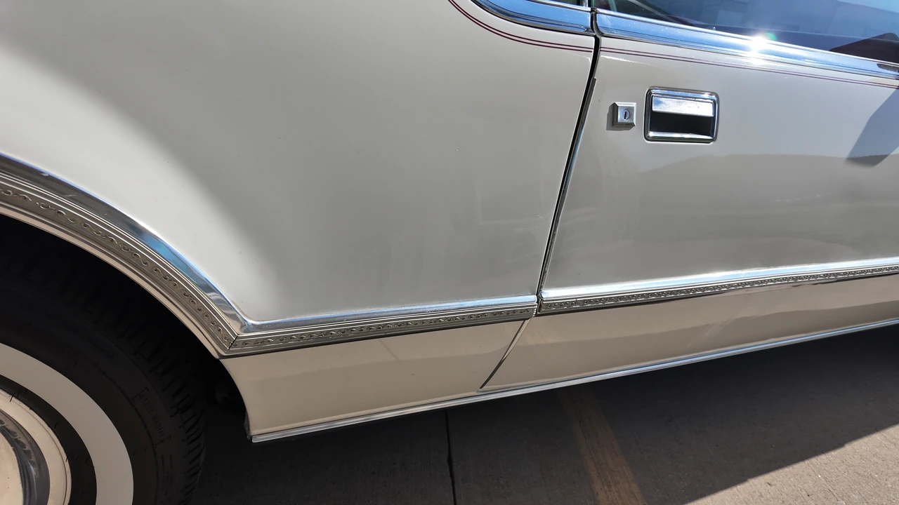 1975 Lincoln Continental 5th Gen - Image 27 of 31