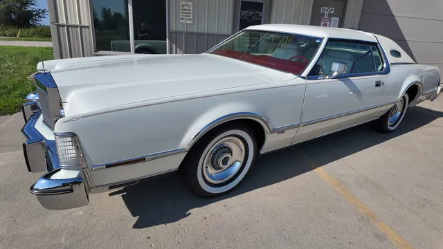 1975 Lincoln Continental Mk IV Lipstick and White Edition