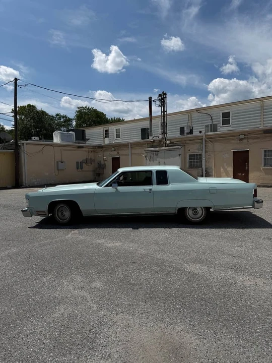 1975 Lincoln Continental 5th Gen - Image 5 of 12