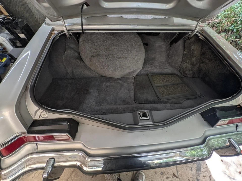 1975 Lincoln Continental 5th Gen - Image 24 of 28