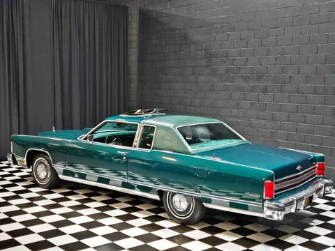 1975 Lincoln Continental Town Coupe